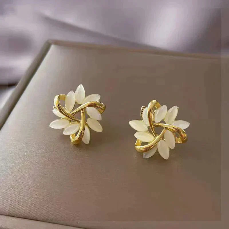 LEVINA | FLORAL TWIST STUD EARRINGS