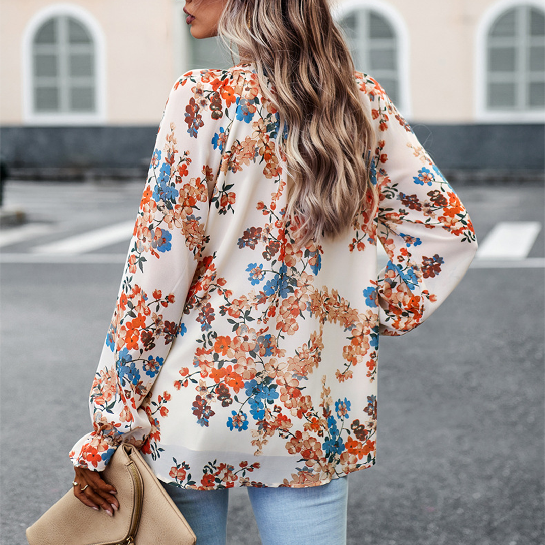 Fashionable Spring Blouse with Floral Pattern 2025