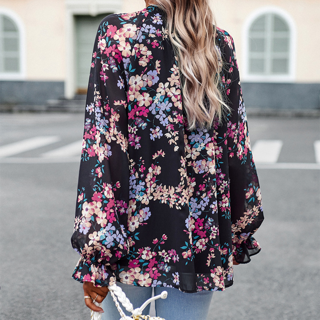 Fashionable Spring Blouse with Floral Pattern 2025